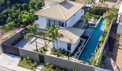 Casa alto padrão à 450 metros da praia de Geribá!