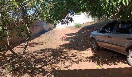 CASA DE RUA PUBLICA EM LOTE DE 675M²