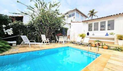 CASA DE CONDOMÍNIO COM 4 QUARTOS, A POUCOS METROS DA PRAIA DOS OSSOS