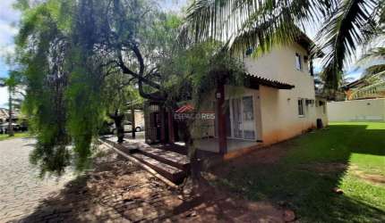 Casa de condomínio com 04 suítes, área privativa, a 300M da praia de Manguinhos.