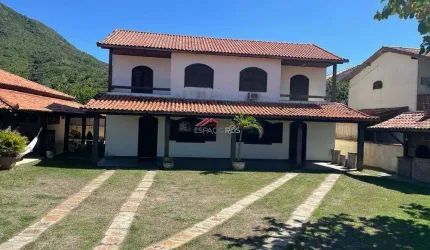 Casa mobiliada com 06 quartos a 50 metros da praia de Tucuns