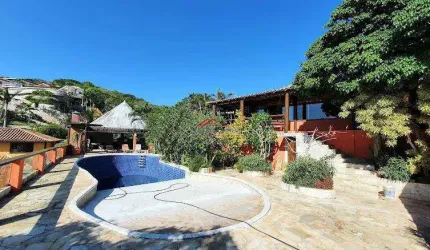 Linda casa com vista Ferradura, 2.900m2 de terreno com 7 quartos.