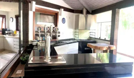 Casa em condomínio com Piscina Privativa
