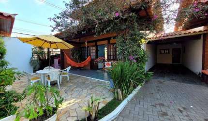 Casa de condomínio em Geribá com 4 suítes