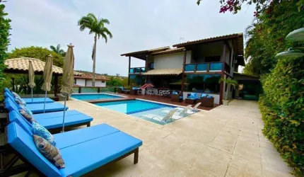 FERRADURA - MANSÃO NA QUADRA DA PRAIA COM VISTA MAR COM 11 SUÍTES