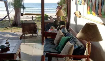 Casa de locação por temporada com 4 suítes em condomínio pé na areia em Geriba Buzios