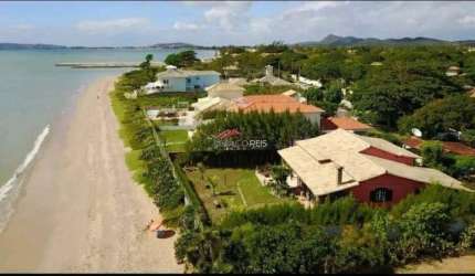 Casa à venda pé na areia com 03 quartos na praia da Marina em Búzios