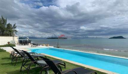Flat com 1 suíte, vista mar e área gourmet em condomínio.