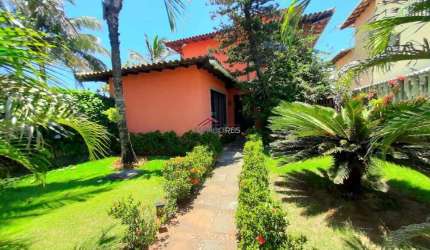 Casa de condomínio com 04 suítes, à venda a 200m da praia de Manguinhos
