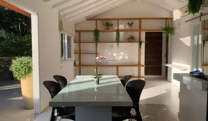 Casa com 2 quartos . Ferradura . Cozy and Charming.