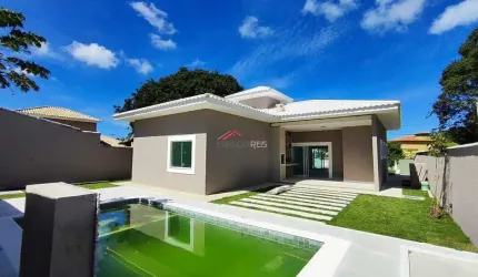 Casa à venda com 03 suítes e piscina em condomínio em Búzios