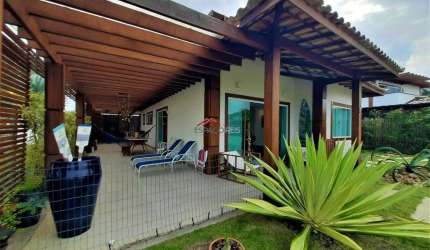 Ótimo imóvel para aluguel, com 03 suítes, lindo espaço gourmet e amplo quintal gramado em Manguinhos, dentro de condomínio