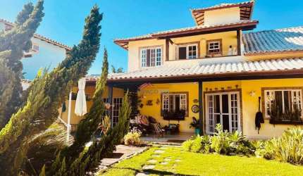 Casa à venda em condomínio,no bairro Manguinhos!