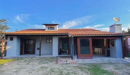 Casa em Mariluz com excelente localização próxima ao mar