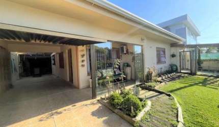 Casa à venda no centro de Imbé