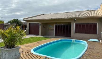 Casa à venda em Mariluz próxima ao mar