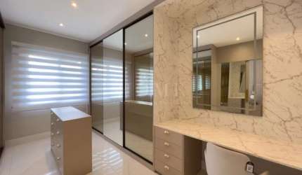 SOBRADO EM CONDOMINIO FECHADO COM 4 SUITES!