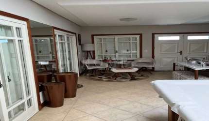 CASA COM 4 DORMITÓRIOS!