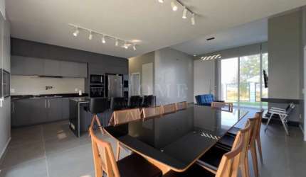 CASA À VENDA: CONFORTO E QUALIDADE NA BEIRA MAR