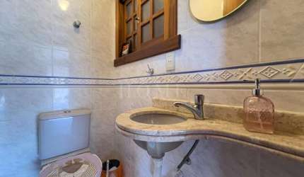 CASA COM 3 DORMITÓRIOS, COM GARAGEM, BEM LOCALIZADAD!