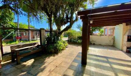 CASA SEMI MOBILIADA BEM LOCALIZADA!