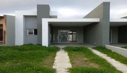 OPORTUNIDADE ÚNICA, CASA GEMINADA BEM LOCALIZADA!