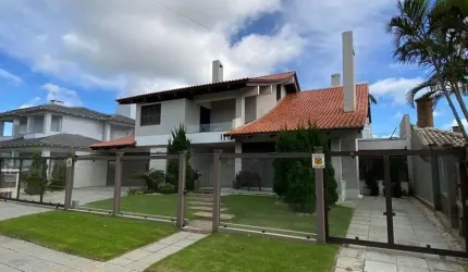CASA EM ATLÂNTIDA PRÓXIMO AO CABURÉ MOBILIADA E DECORADA