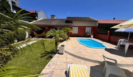 Casa à venda no centro de Imbé