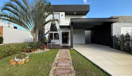 Casa no Condomínio Las Palmas