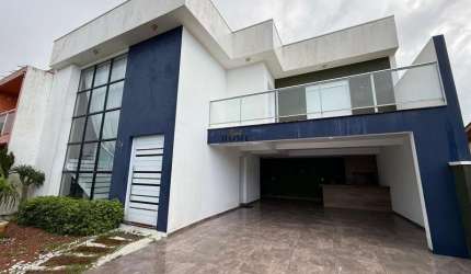Casa à venda em Mariluz, próximo ao mar!