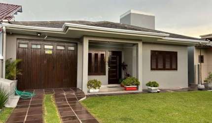 Casa à venda em Mariluz próxima ao mar!