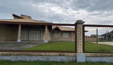 Casa com 2 terrenos próximo ao mar