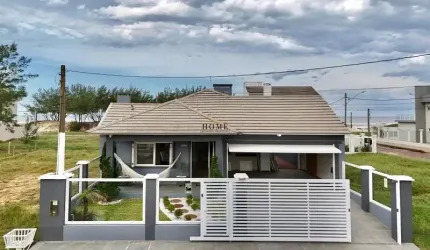 MARAVILHOSA CASA EM ATLÂNTIDA SUL – APENAS 50 METROS DA BEIRA MAR