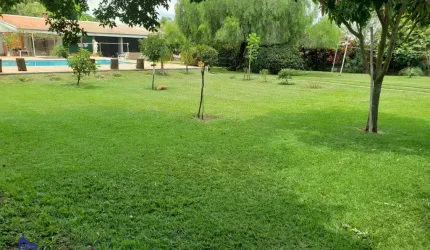 EXCELENTE CHÁCARA DE 2.260 M²/ CASA SEDE/PISCINA/ ÁREA GOURMET À VENDA NO CONDOMÍNIO QUINTA DE SANTA HELENA EM PIRACICABA