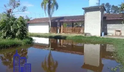 EXCELENTE CHÁCARA DE 4.700 M²/LAGO/CASA SEDE E ESPAÇO GOURMET Á VENDA EM EMBU GUAÇU