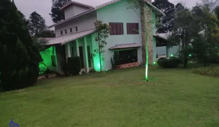 CASA DE ALTO PADRÃO COM 4 DORMITÓRIOS/4 VAGAS/ESPAÇO GOURMET/PISCINA À VENDA/LOCAÇÃO EM CONDOMÍNIO FECHADO NO RESIDENCIAL 10 EM SANTANA DO PARNAIBA