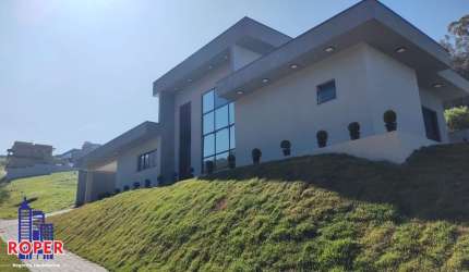 LINDA CASA DE ALTO PADRÃO COM 3 DORMITÓRIOS/6 VAGAS À VENDA NO CONDOMÍNIO FECHADO QUINTAS DA BOA VISTA EM ATIBAIA