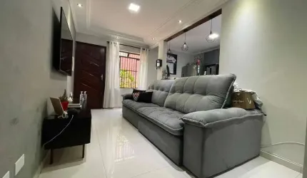 LINDA CASA COM 2 DORMS/3 VAGAS EM CONDOMINIO FECHADO À VENDA NA VILA EMA