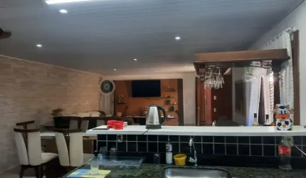 VENDO UMA EXCELENTE CASA COM 5 QUARTOS NA PRAIA EM ARARUAMA NO BAIRRO PRAIA SECA