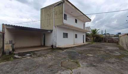 Casa com 2 quartos e espaço para piscina em Itanhaém.