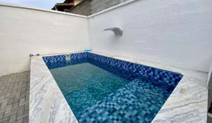 Casa com piscina, 2 quartos e área gourmet em Itanhaém.