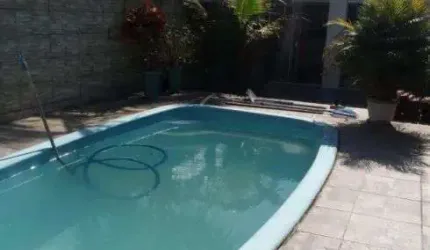 Casa com 2 quartos, piscina e churrasqueira em Mongaguá.