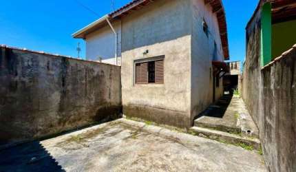 Casa à 60m do mar com 2 quartos em Itanhaém.