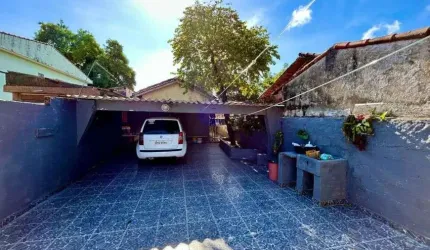 Casa com espaço para piscina e jardim em Itanhaém.