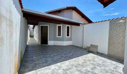 Casa com 2 quartos e área gourmet com churrasqueira em Itanhaém.