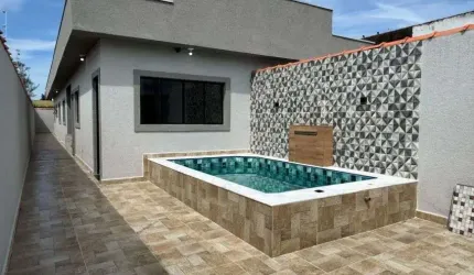 Casa na praia com 3 quartos e piscina em Itanhaém.