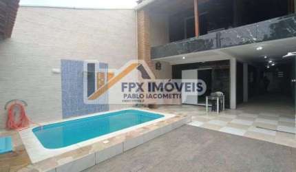 Casa com 3 quartos, piscina e churrasqueira em Itanhaém.