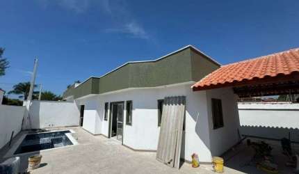 Casa com 2 quartos, piscina e área gourmet em Itanhaém.
