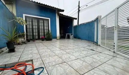 Casa na praia com 2 quartos e churrasqueira em Itanhaém.