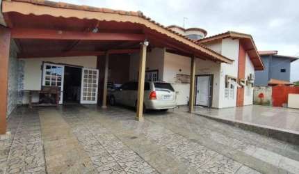 Casa à 100m do mar com 3 quartos e churrasqueira em Itanhaém.